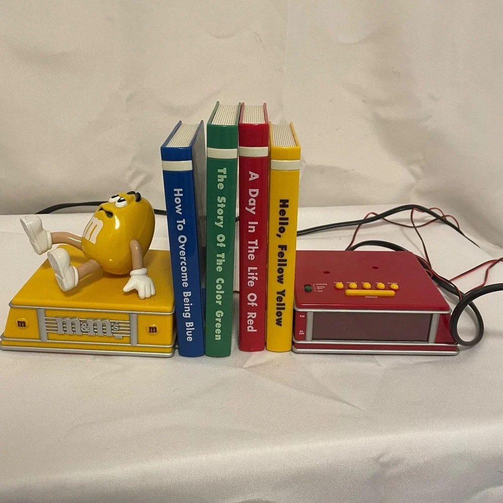 M&M Yellow Character Clock Bookends‎ Radio Display (Flawed, Read Details)